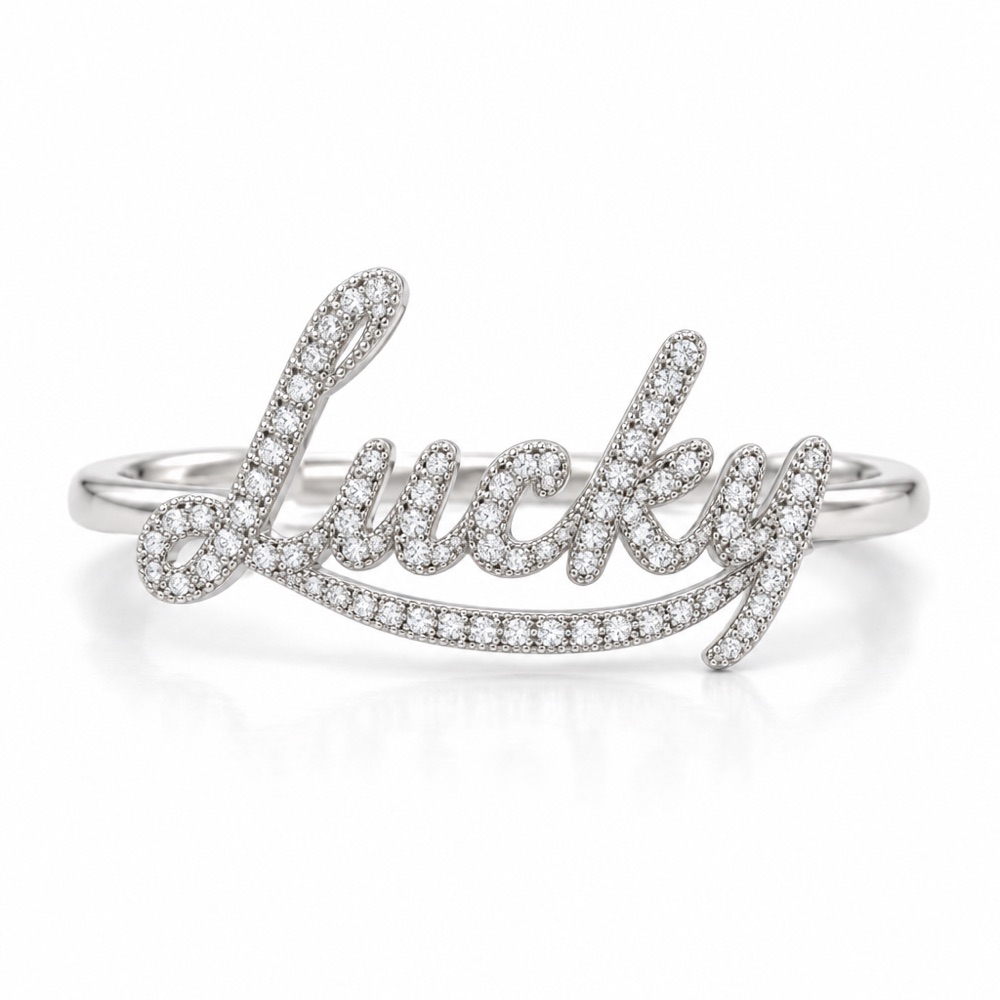 แหวนชื่อ Lucky ประดับเพชรแล็บ มุมด้านหน้า